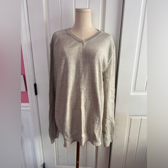 Fairlane and Sons V Neck Pull Over Sweater Beige Size Medium NWT - Picture 1 of 3